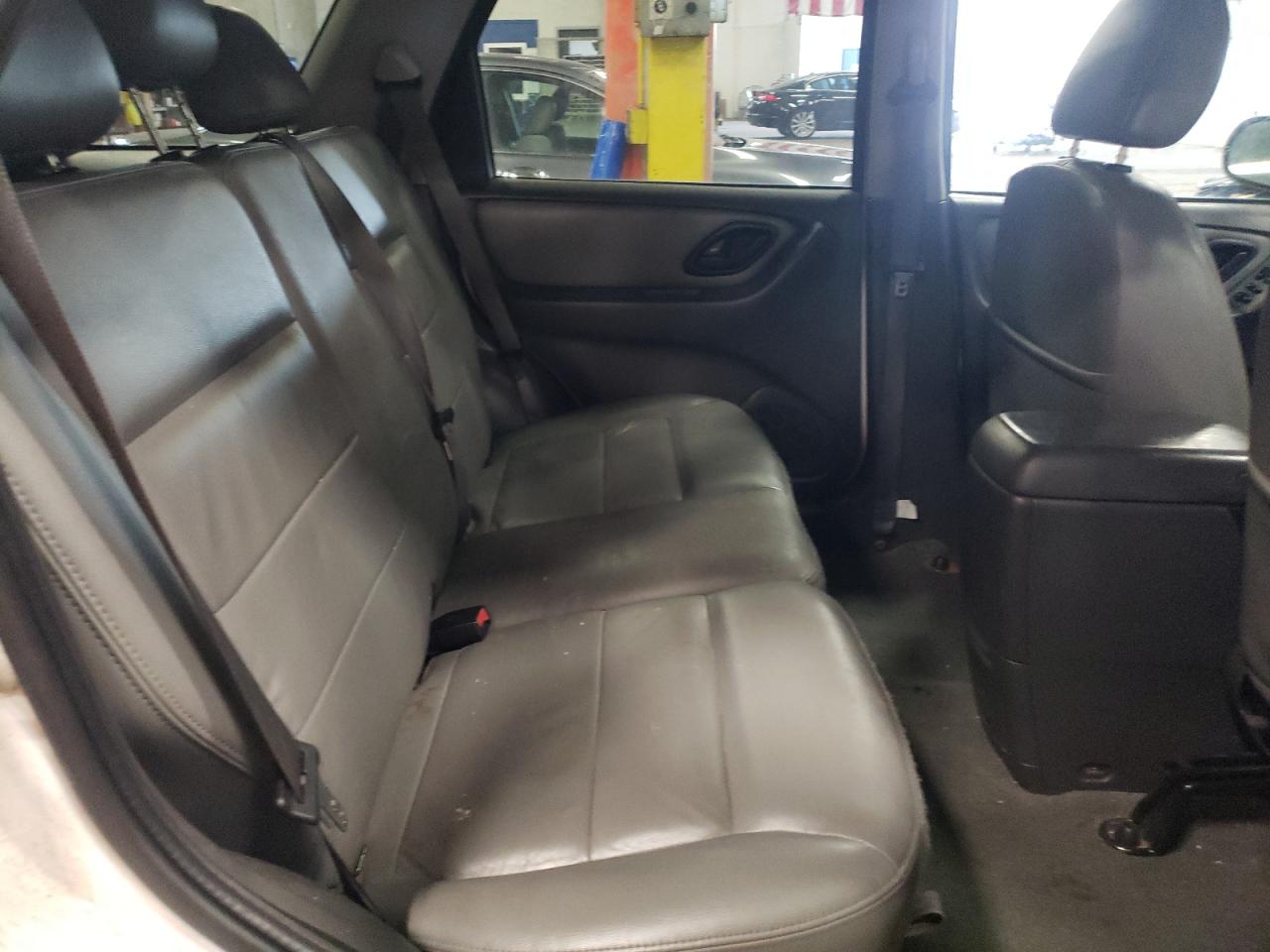 Photo 6 from auction – 2005 FORD ESCAPE XLT with VIN 1FMYU93175KD77562