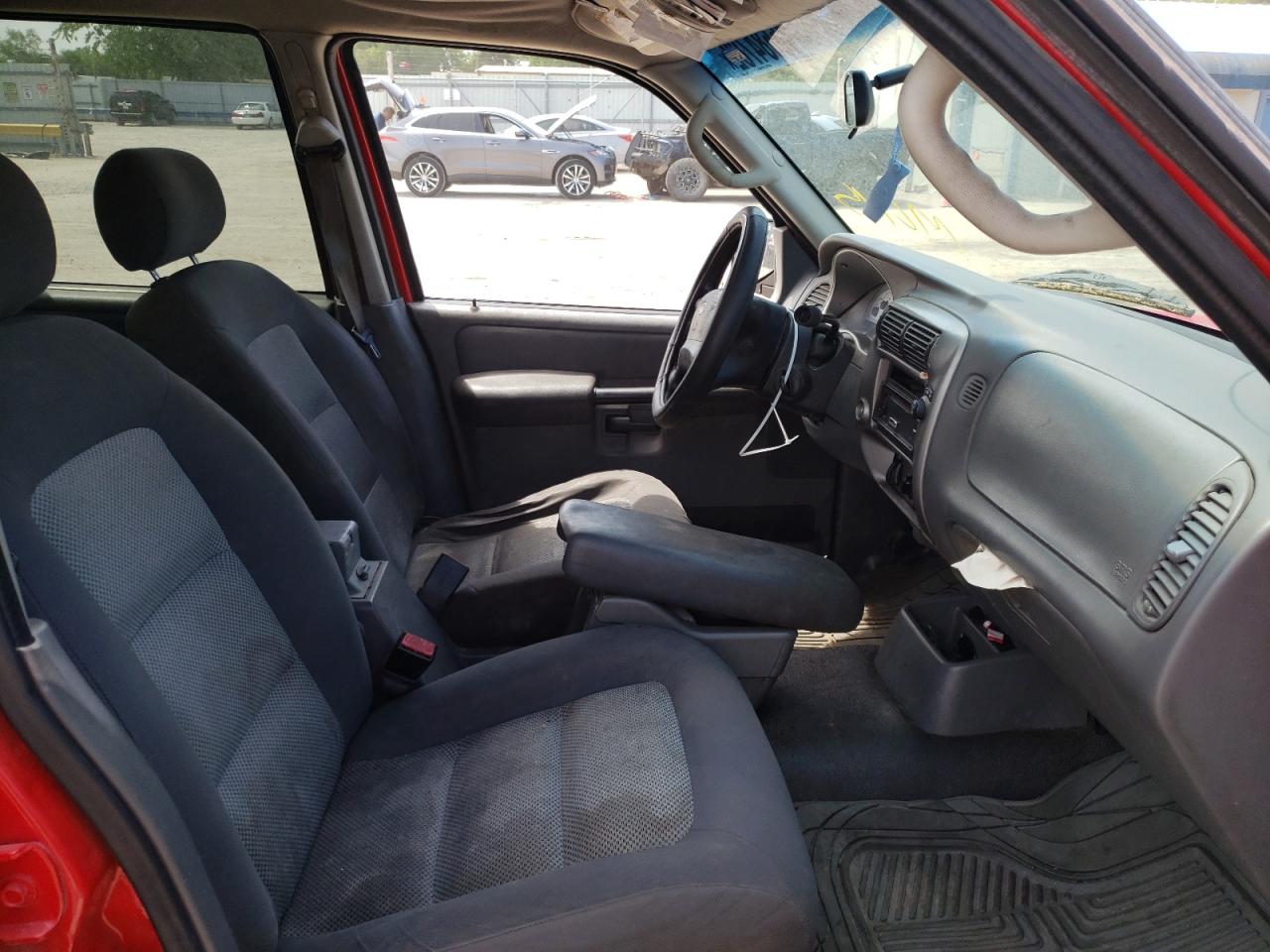 Photo 5 from auction – 2005 FORD EXPLORER S with VIN 1FMZU67K55UA35313