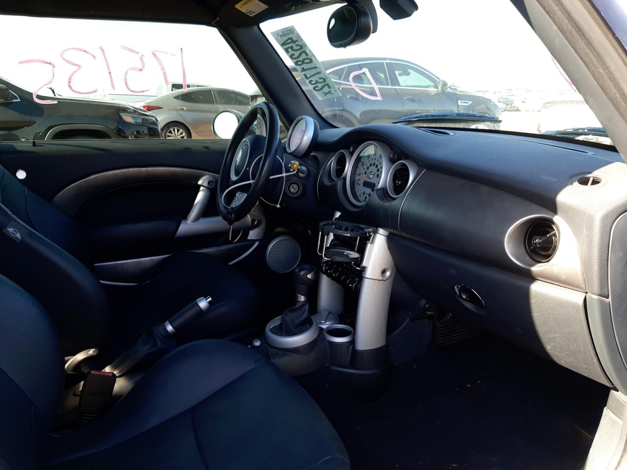 Photo 5 from auction – 2005 MINI COOPER S with VIN WMWRH335X5TK56142