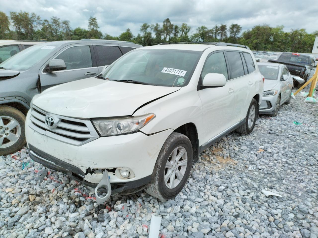 Photo 2 from auction – 2013 TOYOTA HIGHLANDER with VIN 5TDBK3EH0DS216789