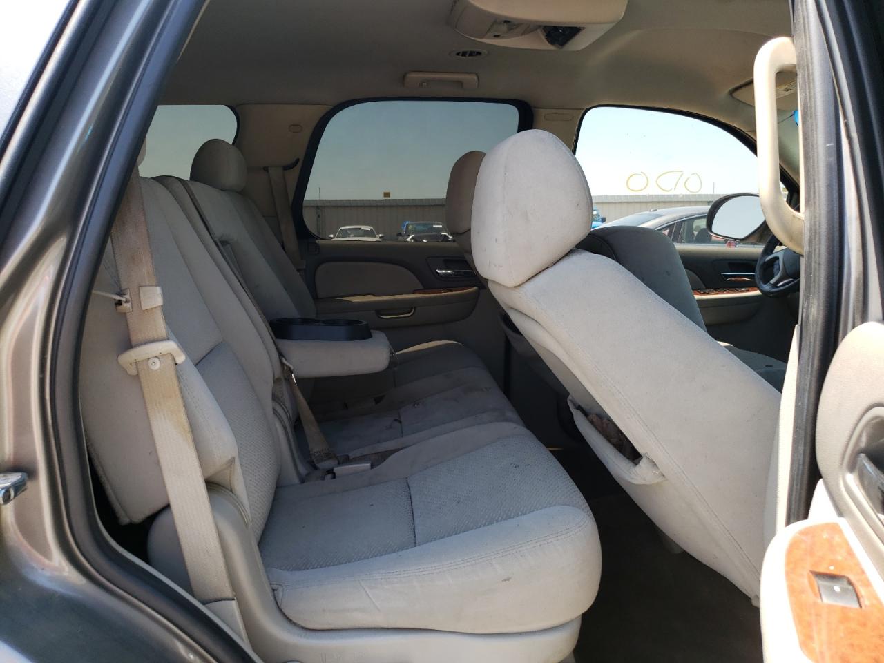 Photo 6 from auction – 2007 GMC YUKON with VIN 1GKFC13097R271605