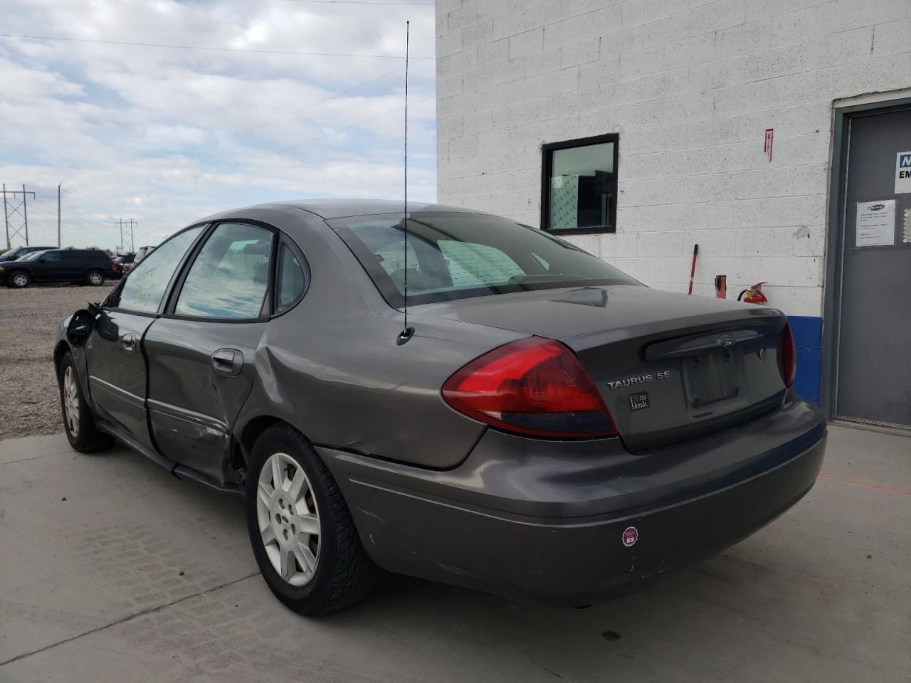 Photo 3 from auction – 2005 FORD TAURUS SE with VIN 1FAHP53U15A248808