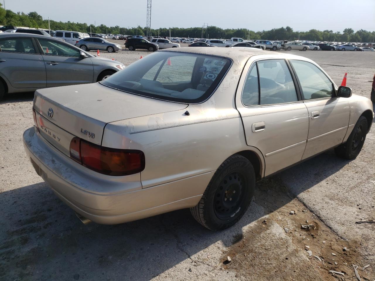 Photo 4 from auction – 1996 TOYOTA CAMRY LE with VIN 4T1BF12KXTU126032