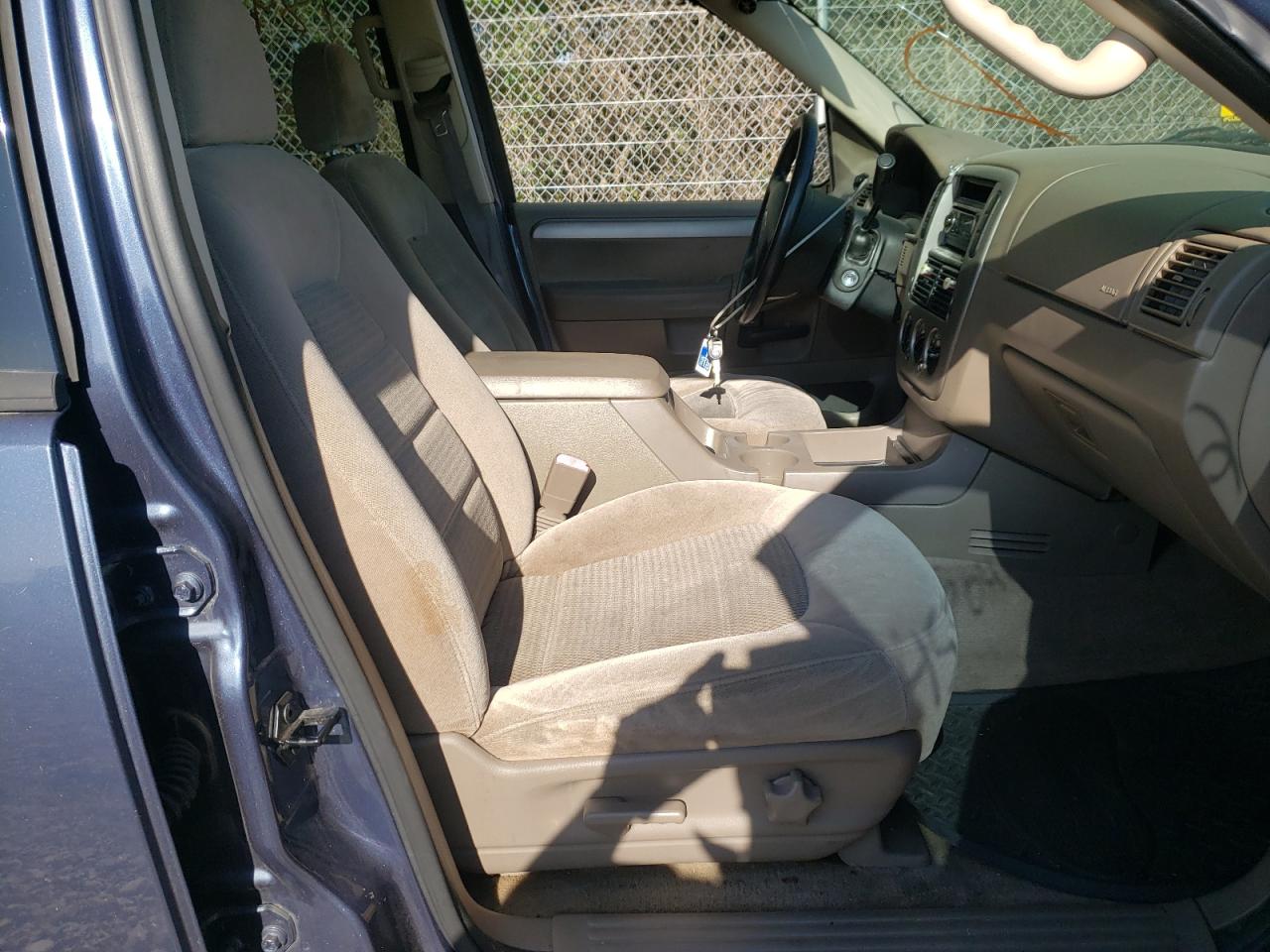 Photo 5 from auction – 2004 FORD EXPLORER X with VIN 1FMZU73K94UB29236