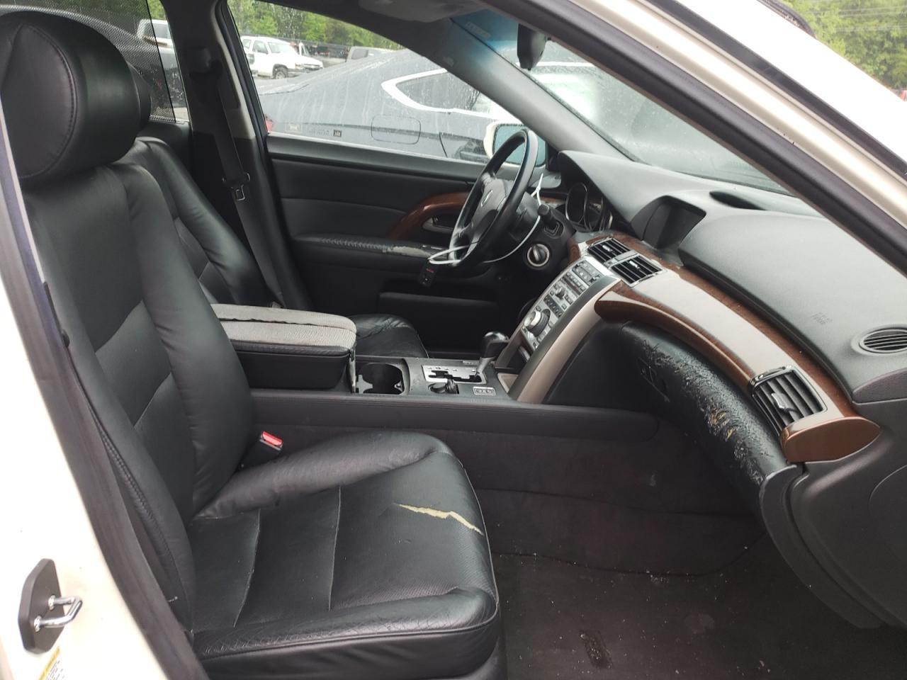 Photo 5 from auction – 2005 ACURA RL with VIN JH4KB16555C012497