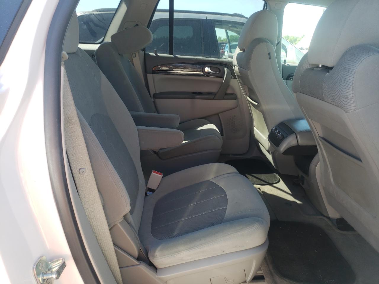 Photo 6 from auction – 2017 BUICK ENCLAVE with VIN 5GAKRAKD3HJ275518