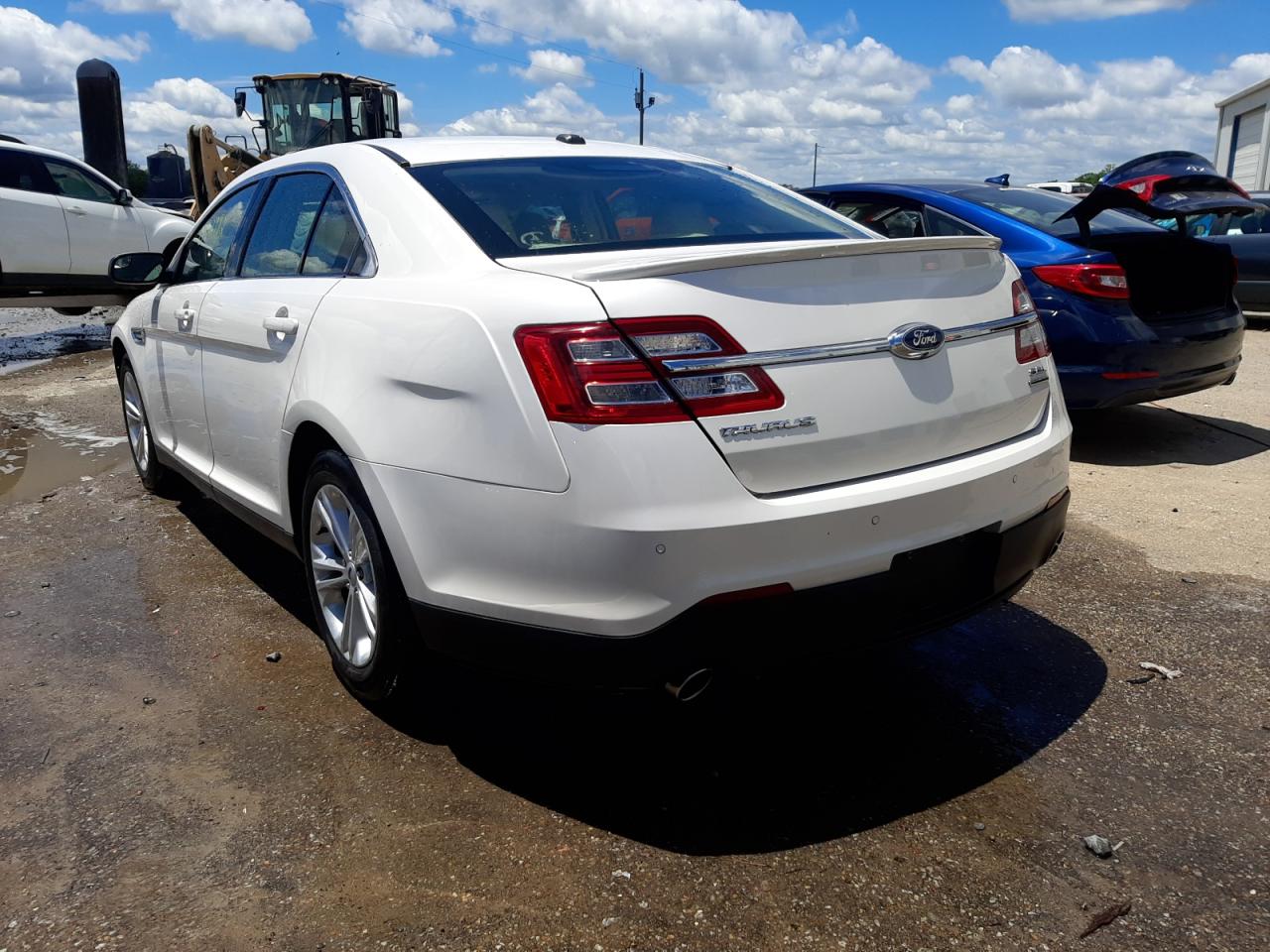 Photo 3 from auction – 2016 FORD TAURUS SEL with VIN 1FAHP2E8XGG118458