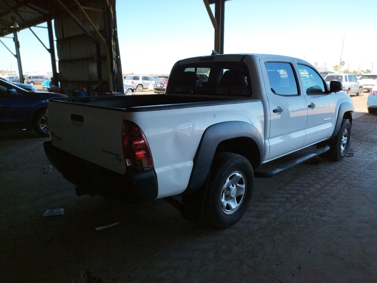 Photo 4 from auction – 2012 TOYOTA TACOMA DOU with VIN 3TMJU4GN9CM127901