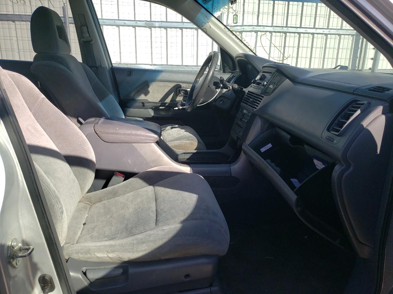 Photo 5 from auction – 2005 HONDA PILOT EX with VIN 2HKYF18405H513046