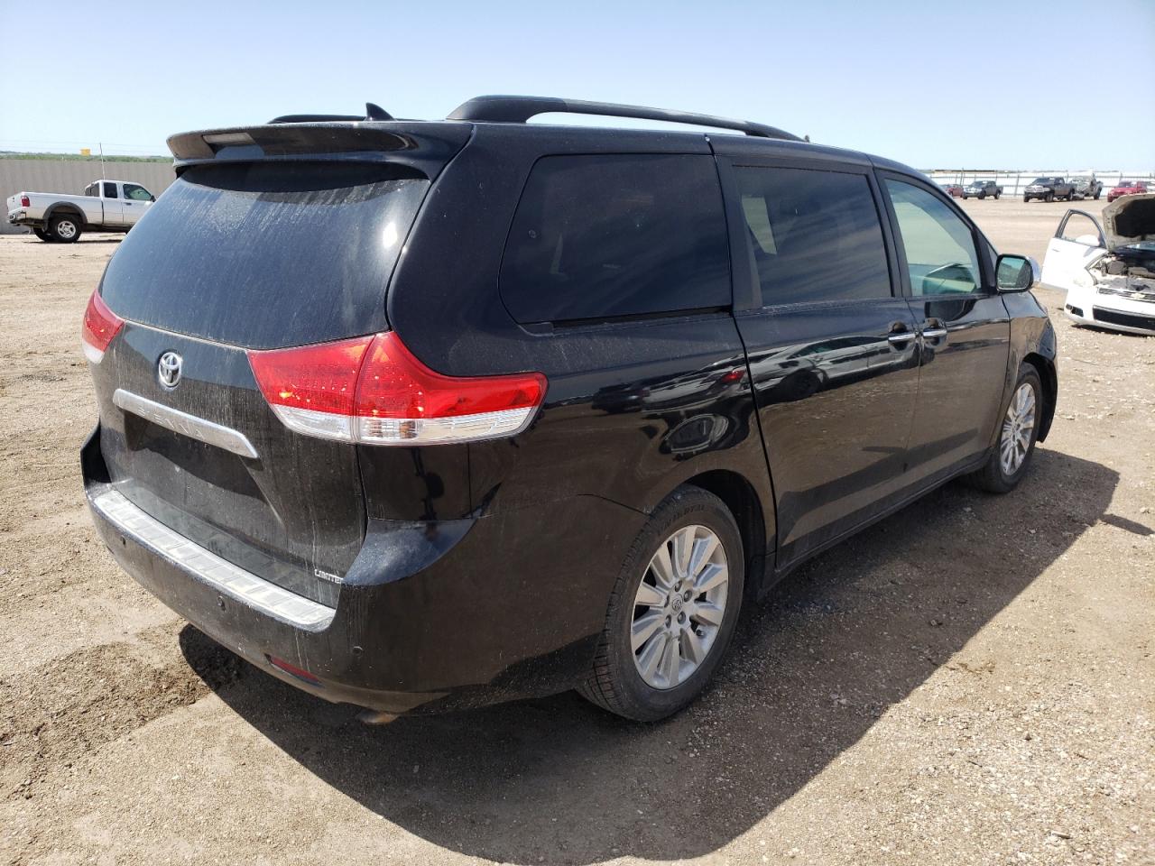 Photo 4 from auction – 2011 TOYOTA SIENNA XLE with VIN 5TDYK3DC6BS078575