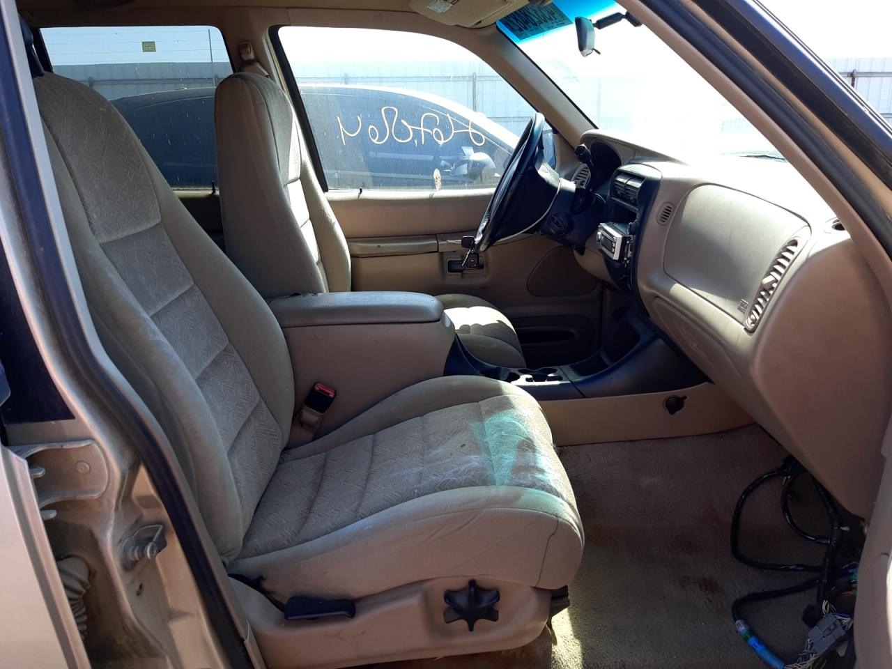 Photo 5 from auction – 2000 FORD EXPLORER X with VIN 1FMZU63XXYUA43882