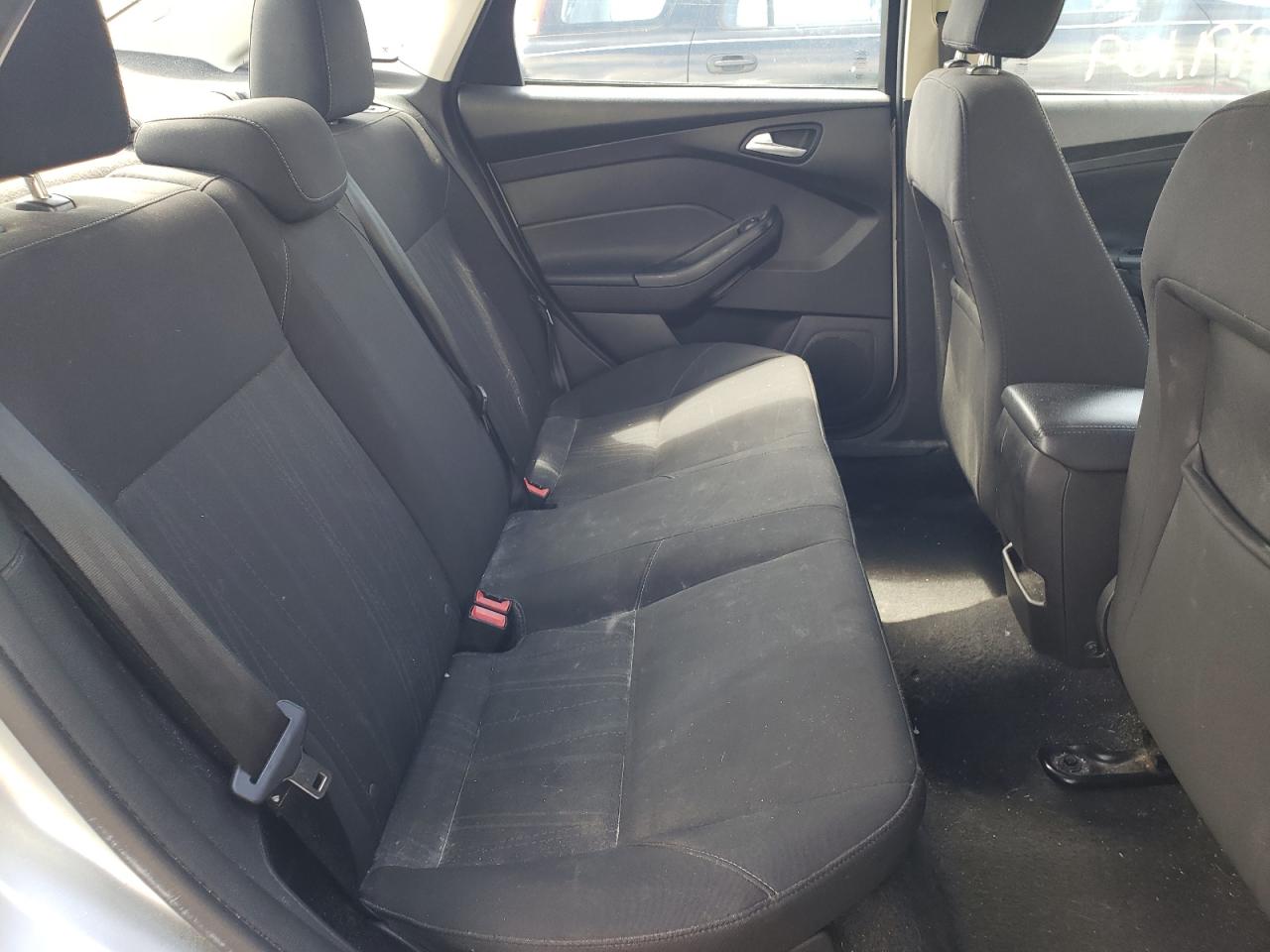 Photo 6 from auction – 2015 FORD FOCUS SE with VIN 1FADP3F21FL371933