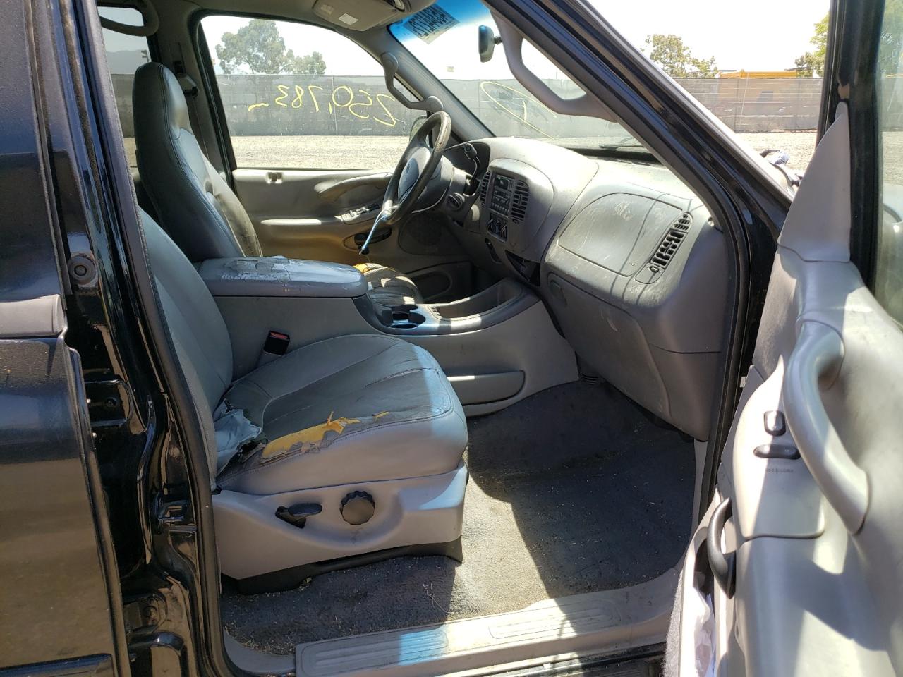 Zdjęcie 5 z aukcji – 2002 FORD EXPEDITION z VIN 1FMRU15L72LA19579