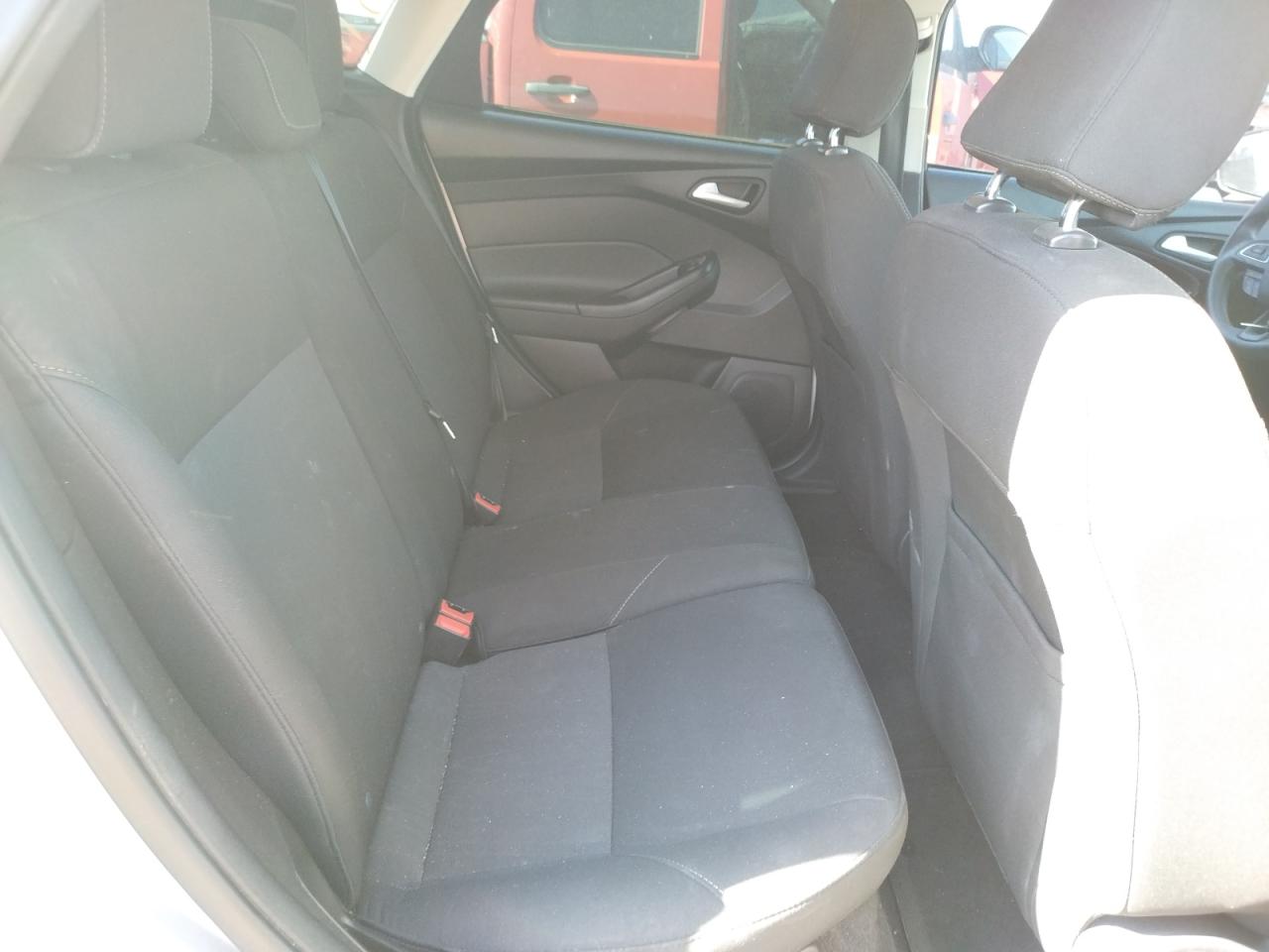 Zdjęcie 6 z aukcji – 2017 FORD FOCUS SE z VIN 1FADP3K25HL231179