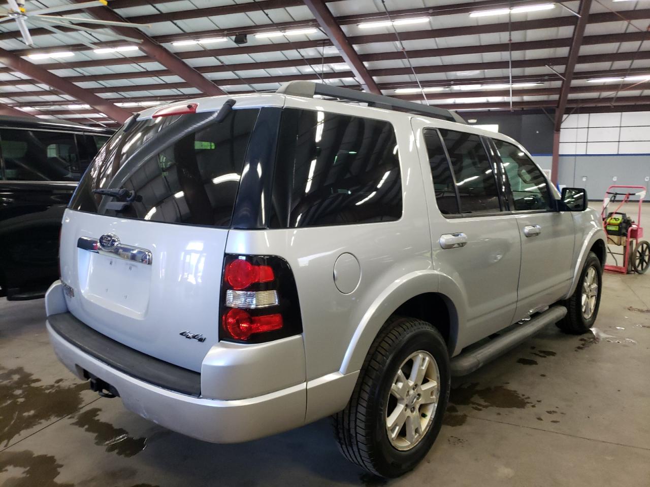 Photo 4 from auction – 2010 FORD EXPLORER X with VIN 1FMEU7DE9AUA36980