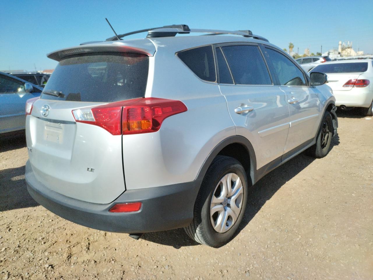 Photo 4 from auction – 2014 TOYOTA RAV4 LE with VIN JTMZFREV4EJ017075