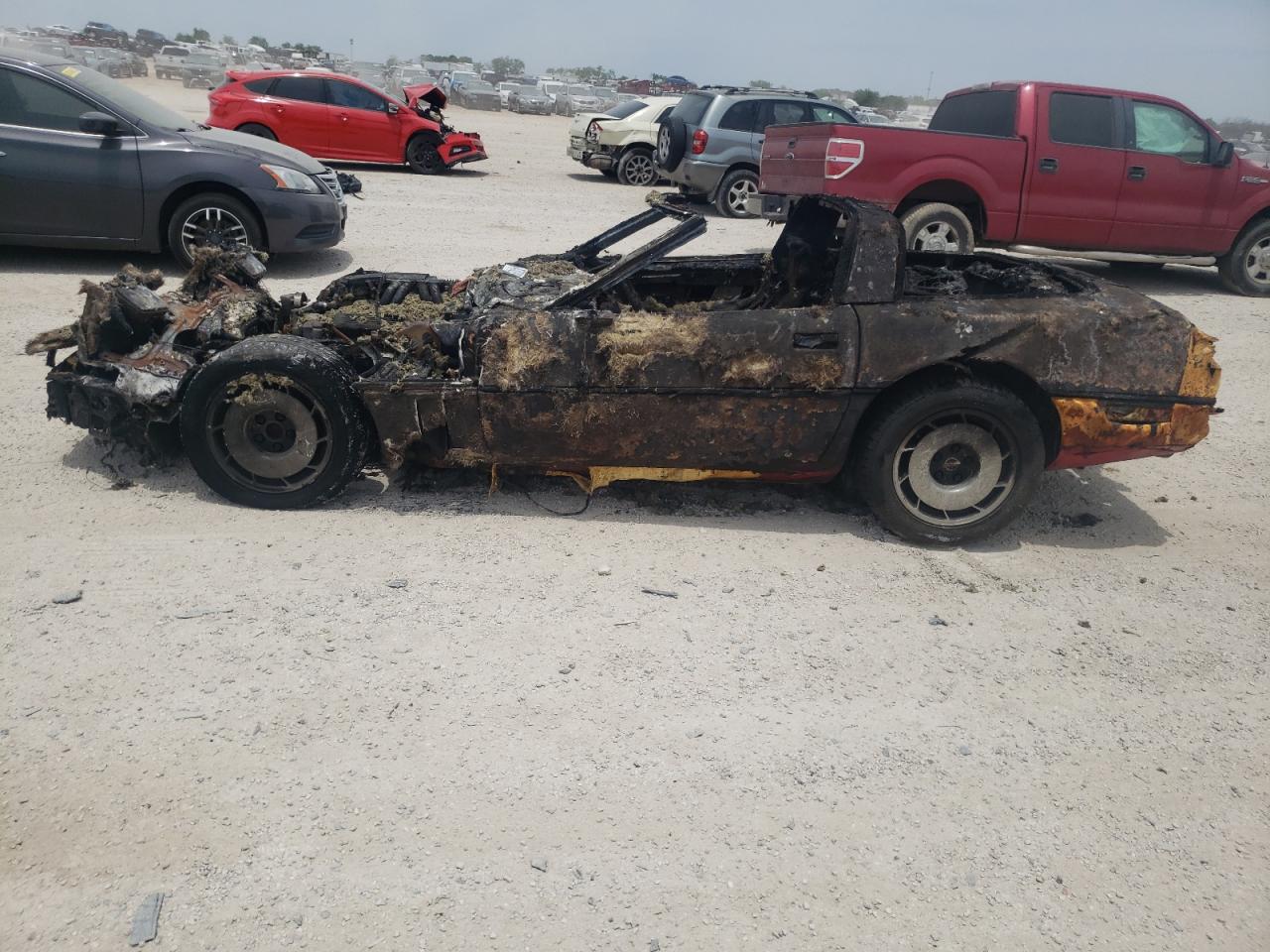 Photo 9 from auction – 1985 CHEVROLET CORVETTE with VIN 1G1YY0785F5107654