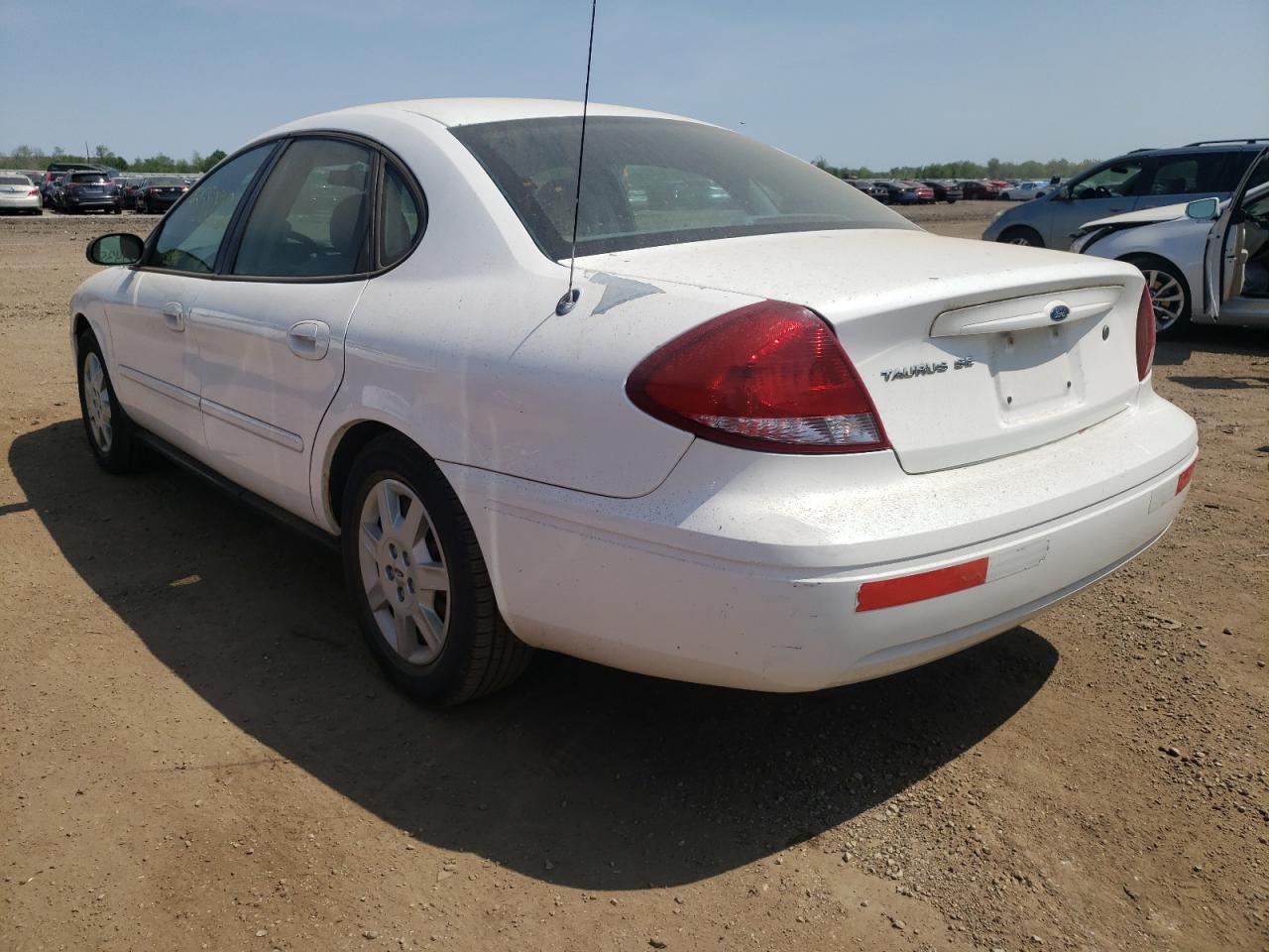 Photo 3 from auction – 2006 FORD TAURUS SE with VIN 1FAHP53U16A237910