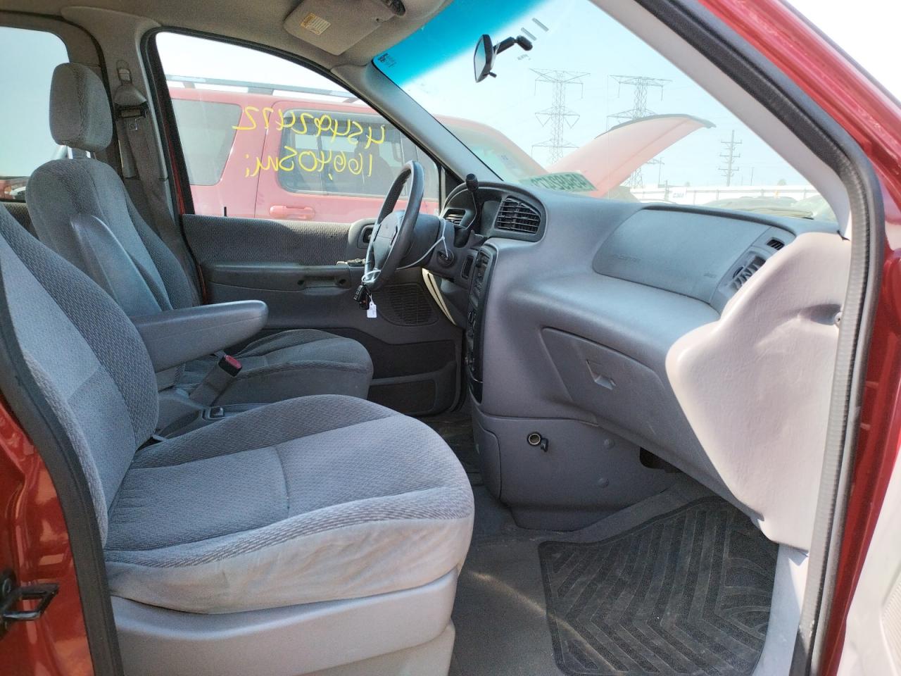 Photo 5 from auction – 1999 FORD WINDSTAR S with VIN 2FMZA5245XBA64153