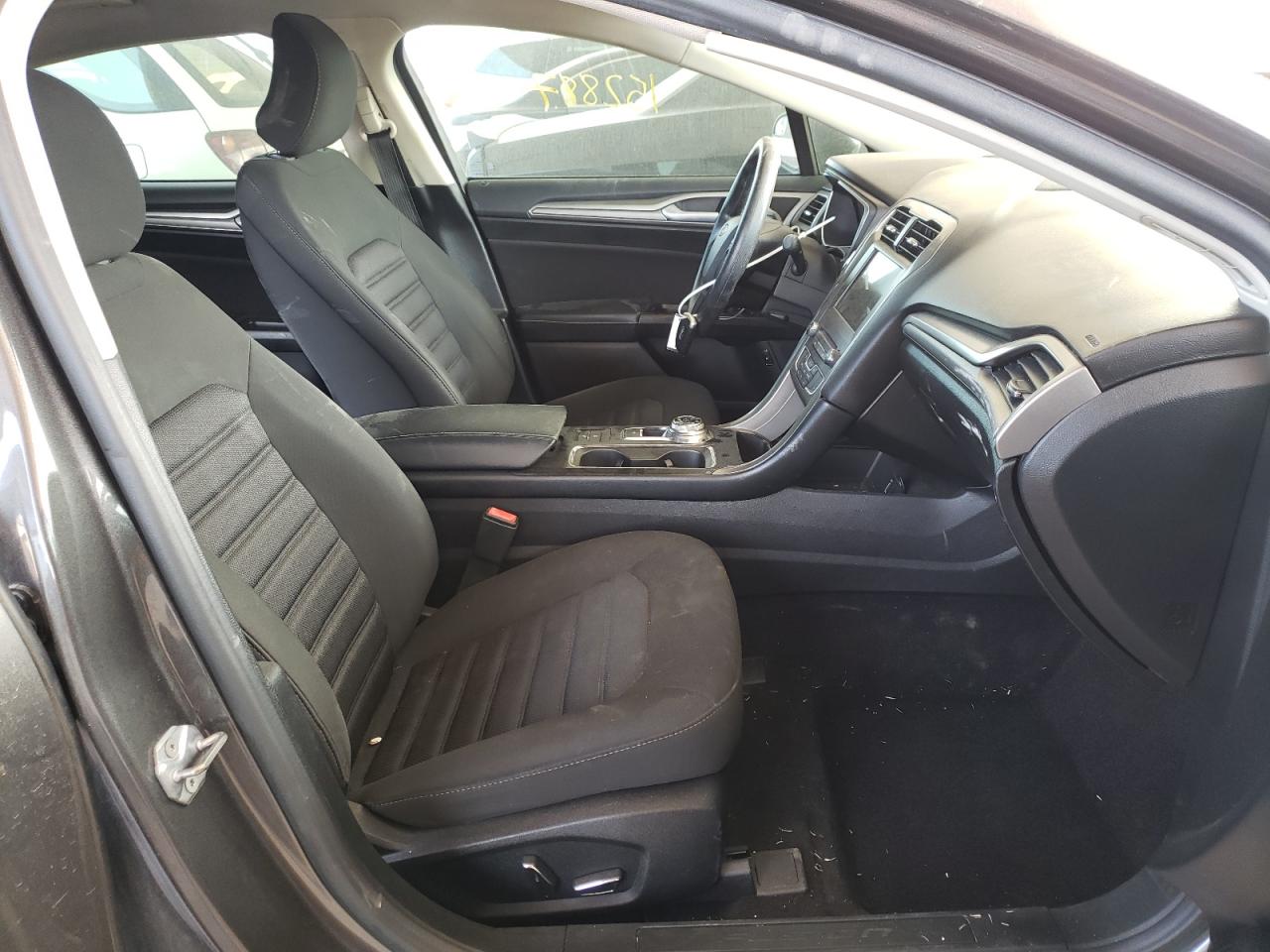 Photo 5 from auction – 2017 FORD FUSION SE with VIN 3FA6P0LU2HR257604