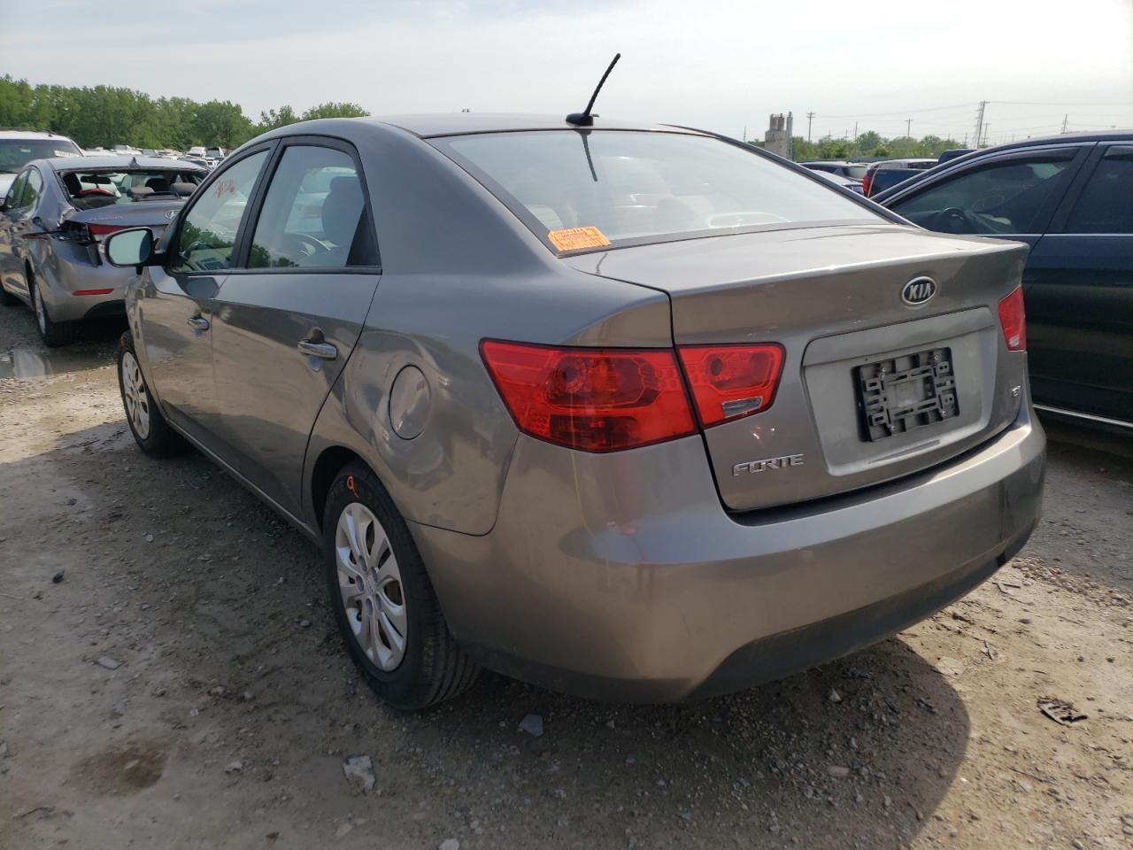 Photo 3 from auction – 2010 KIA FORTE EX with VIN KNAFU4A22A5050762