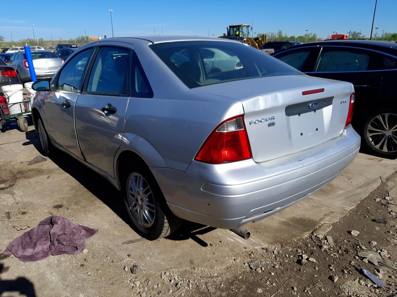 Photo 3 from auction – 2005 FORD FOCUS ZX4 with VIN 1FAFP34N45W138521