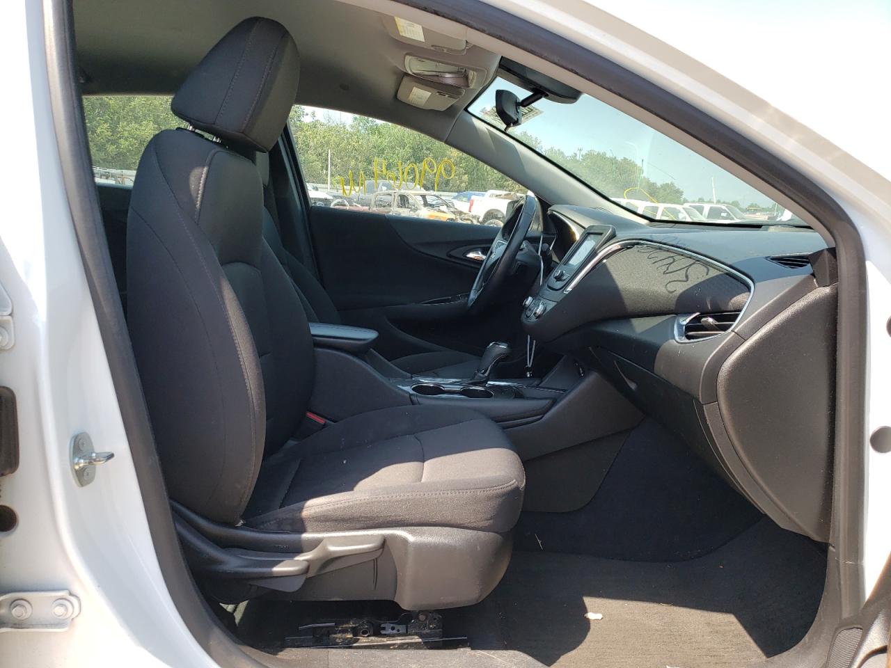 Photo 5 from auction – 2016 CHEVROLET MALIBU LT with VIN 1G1ZE5ST4GF304283
