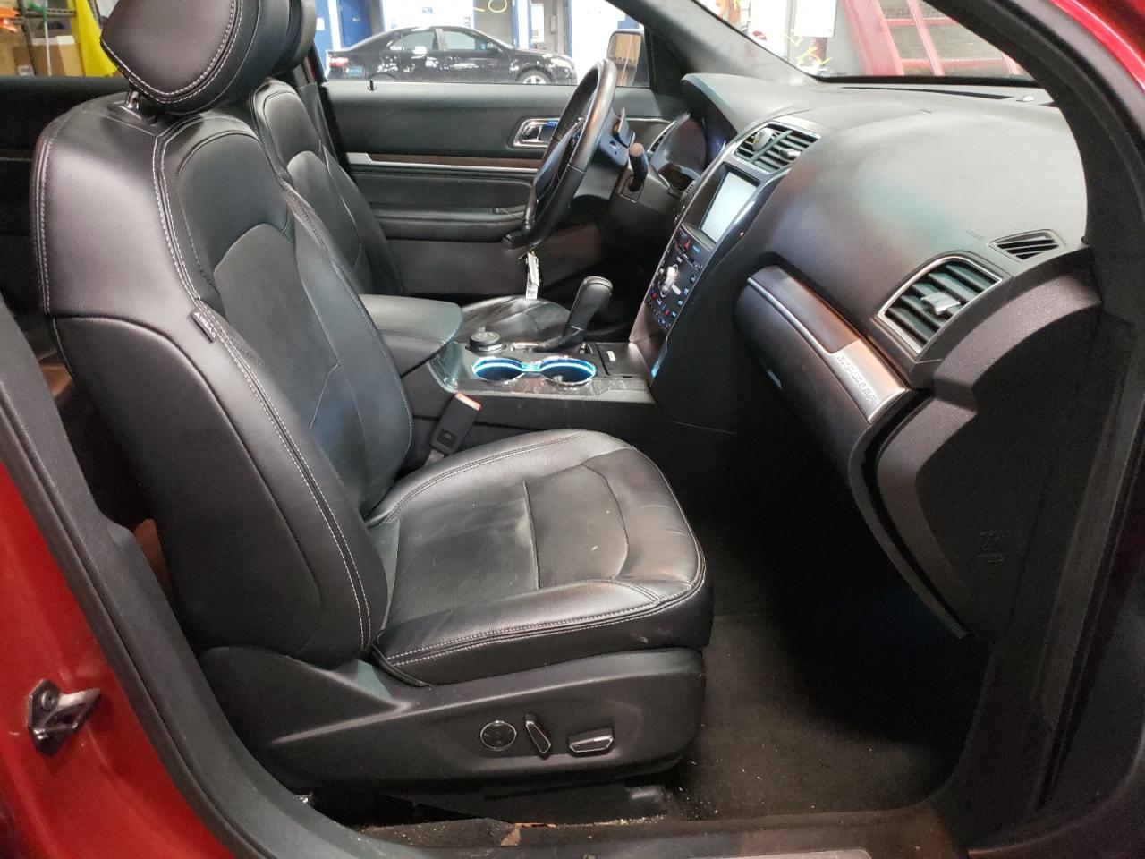 Photo 5 from auction – 2016 FORD EXPLORER L with VIN 1FM5K8F80GGA07507