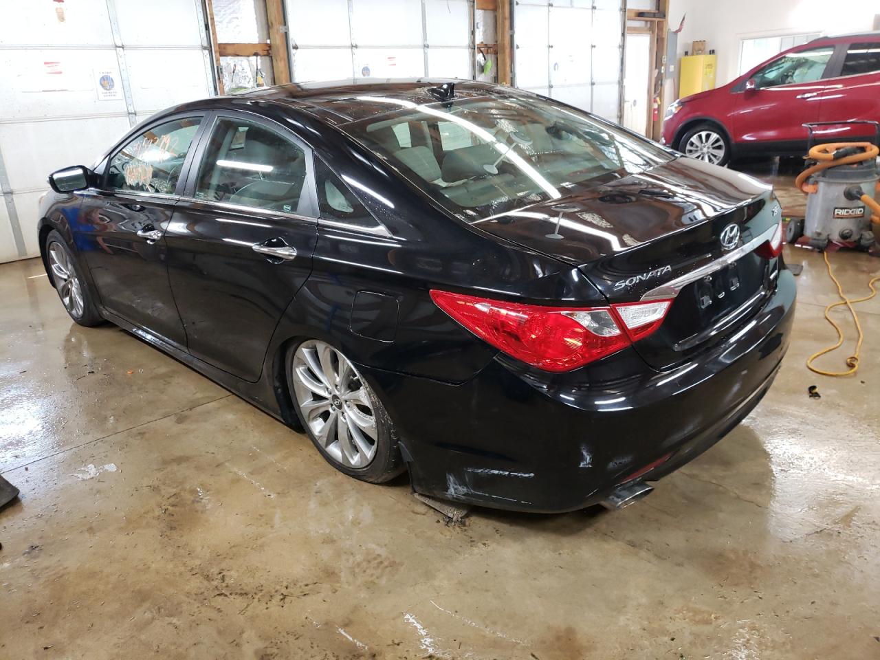 Photo 3 from auction – 2012 HYUNDAI SONATA SE with VIN 5NPEC4AB4CH358780