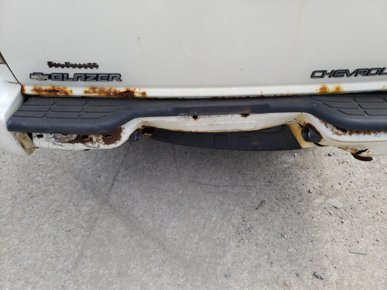 Photo 9 from auction – 2001 CHEVROLET BLAZER with VIN 1GNDT13W61K245302