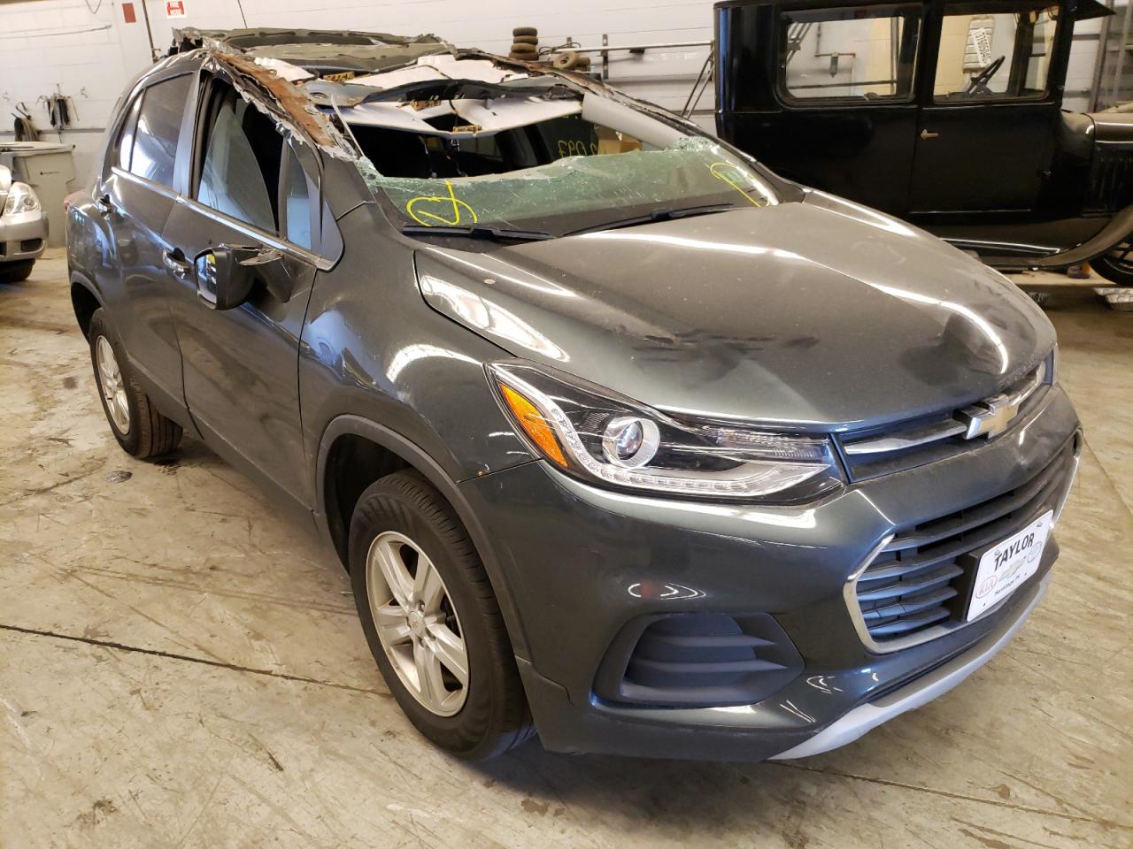 CHEVROLET TRAX 1LT 2018 with VIN KL7CJPSB1JB715566 - Photo from auction