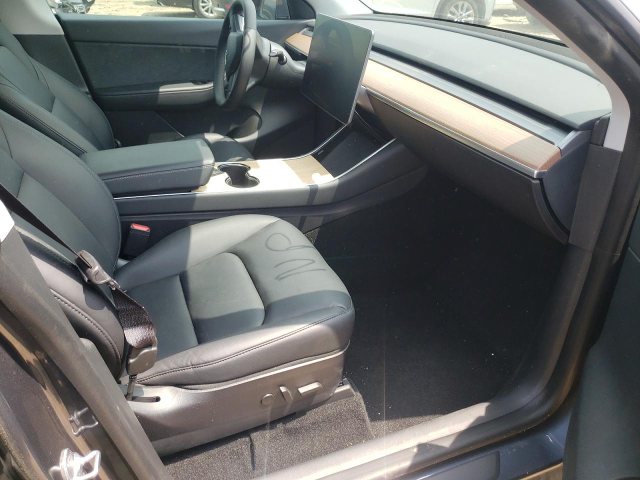 Photo 5 from auction – 2020 TESLA MODEL Y with VIN 5YJYGDEE2LF048115