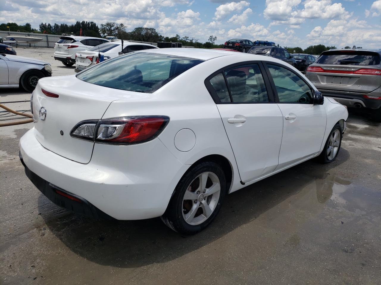Photo 4 from auction – 2011 MAZDA 3 I with VIN JM1BL1UG3B1372121