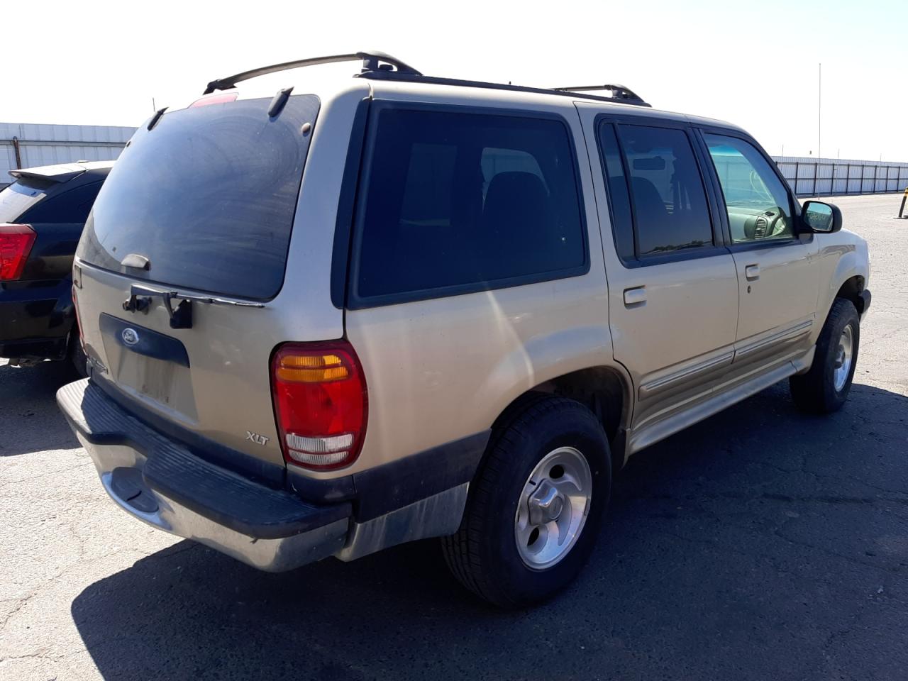 Photo 4 from auction – 2000 FORD EXPLORER X with VIN 1FMZU63XXYUA43882