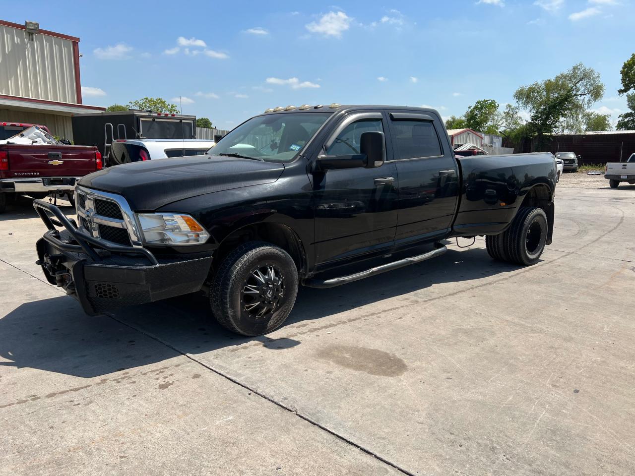 Photo 2 from auction – 2015 RAM 3500 ST with VIN 3C63RPGL6FG533509