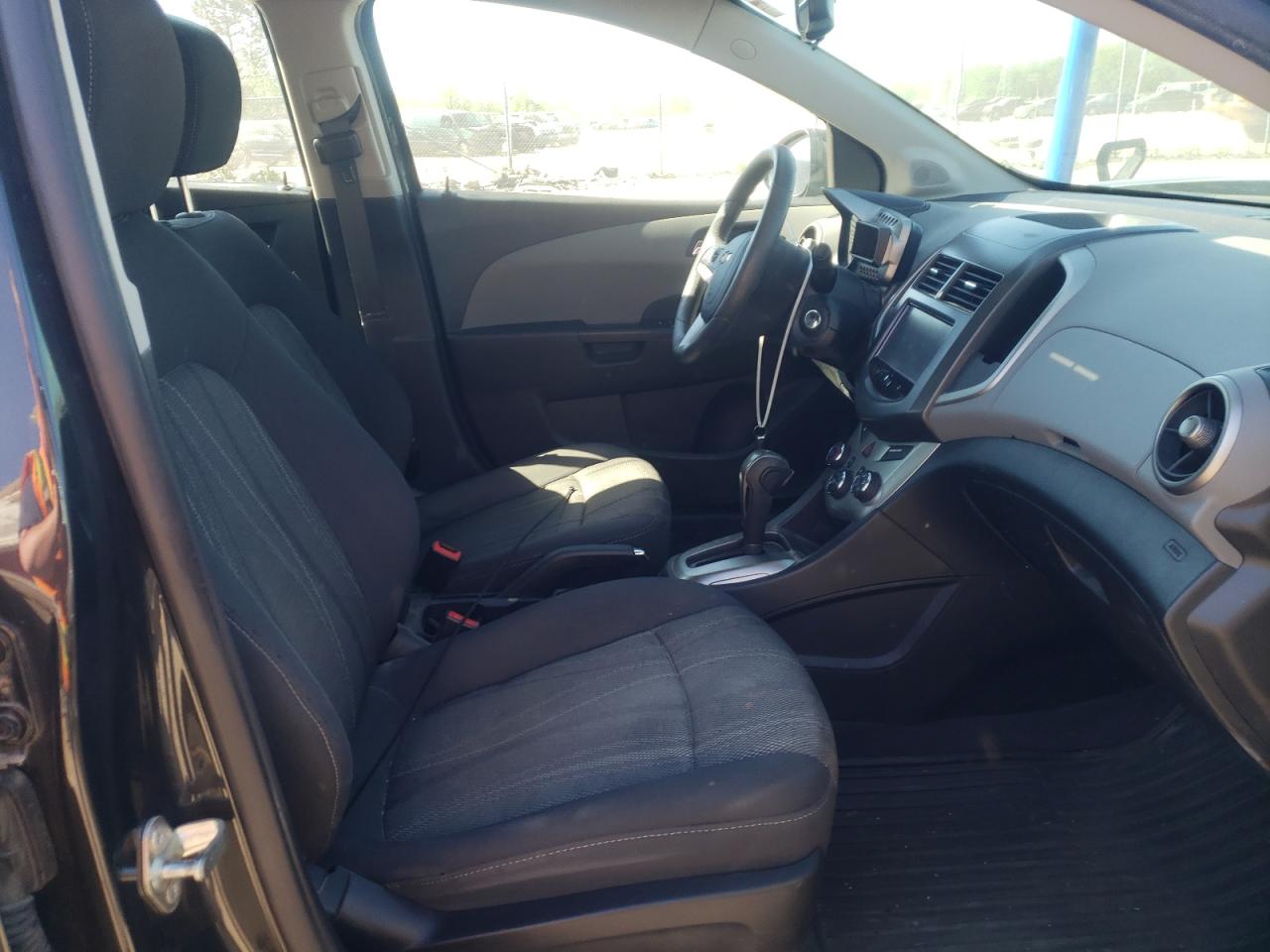 Photo 5 from auction – 2014 CHEVROLET SONIC LT with VIN 1G1JC6SB0E4235410