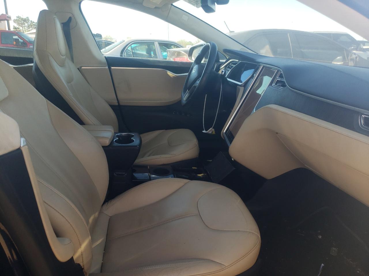 Photo 5 from auction – 2013 TESLA MODEL S with VIN 5YJSA1CN9DFP03462