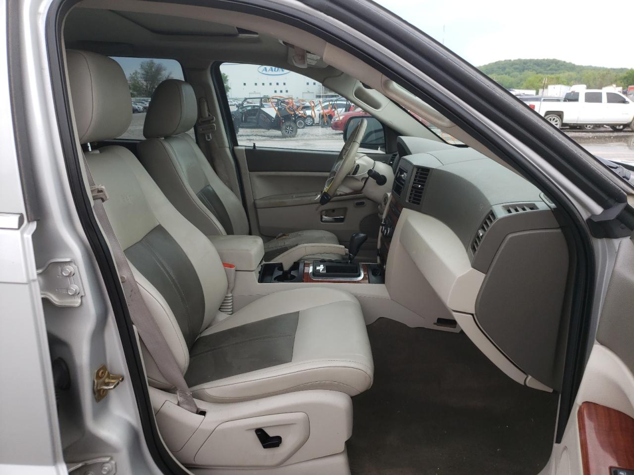 Photo 5 from auction – 2005 JEEP GRAND CHER with VIN 1J4HR58N25C659784