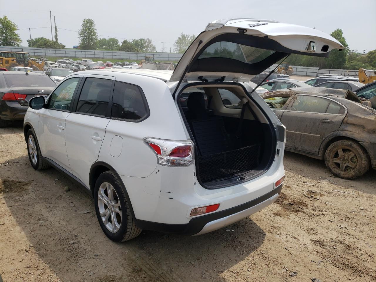 Photo 3 from auction – 2015 MITSUBISHI OUTLANDER with VIN JA4AD3A33FZ003878