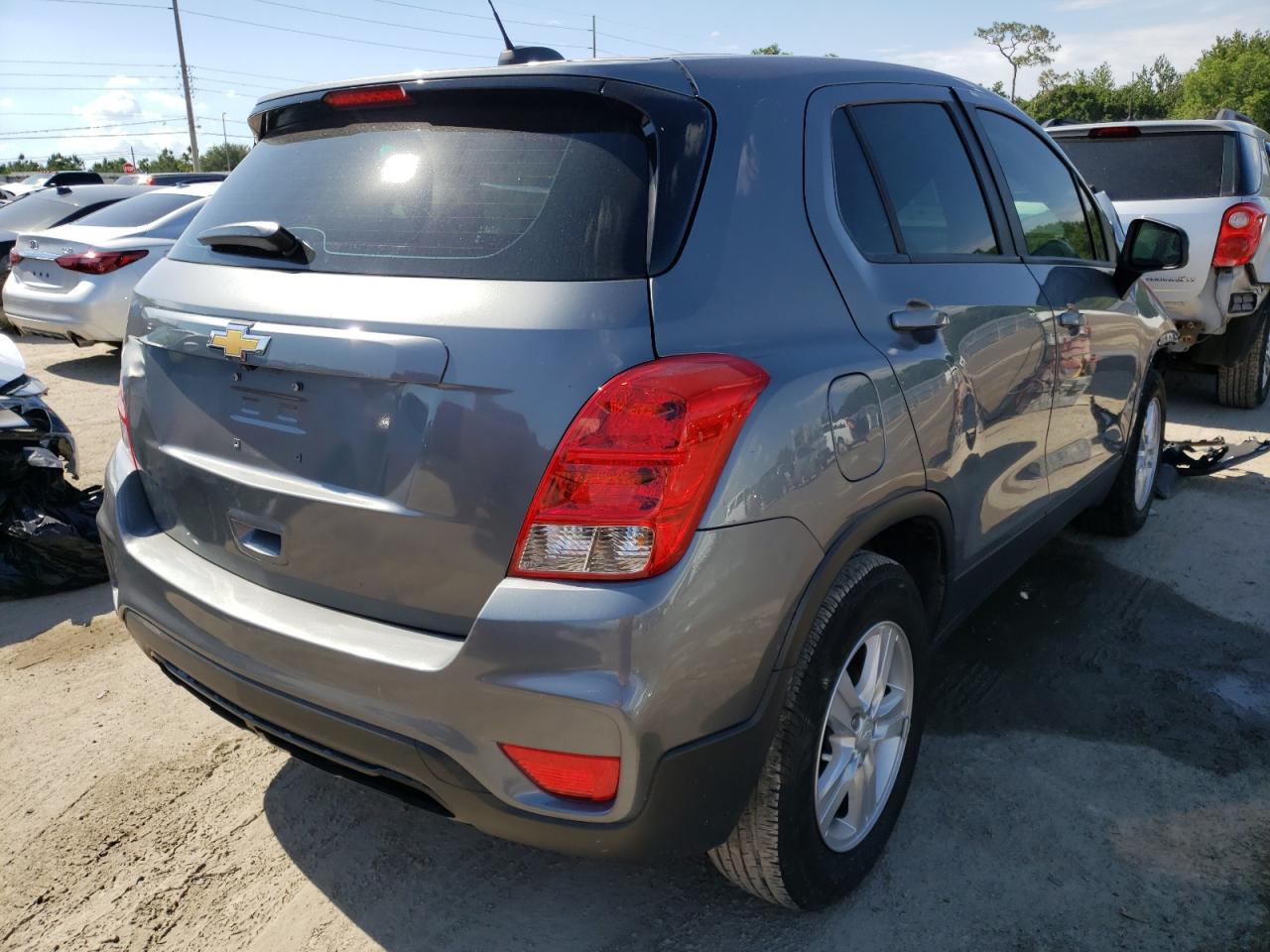 Photo 4 from auction – 2020 CHEVROLET TRAX LS with VIN 3GNCJKSB4LL157484