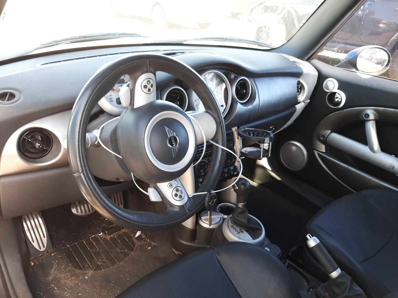 Photo 9 from auction – 2005 MINI COOPER S with VIN WMWRH335X5TK56142