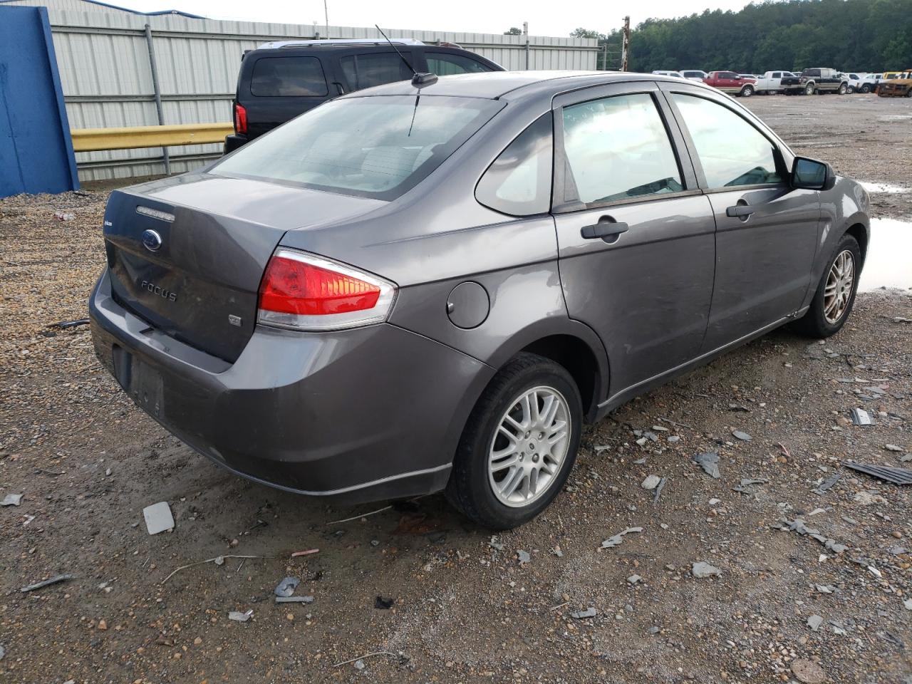 Photo 4 from auction – 2011 FORD FOCUS SE with VIN 1FAHP3FN9BW173637