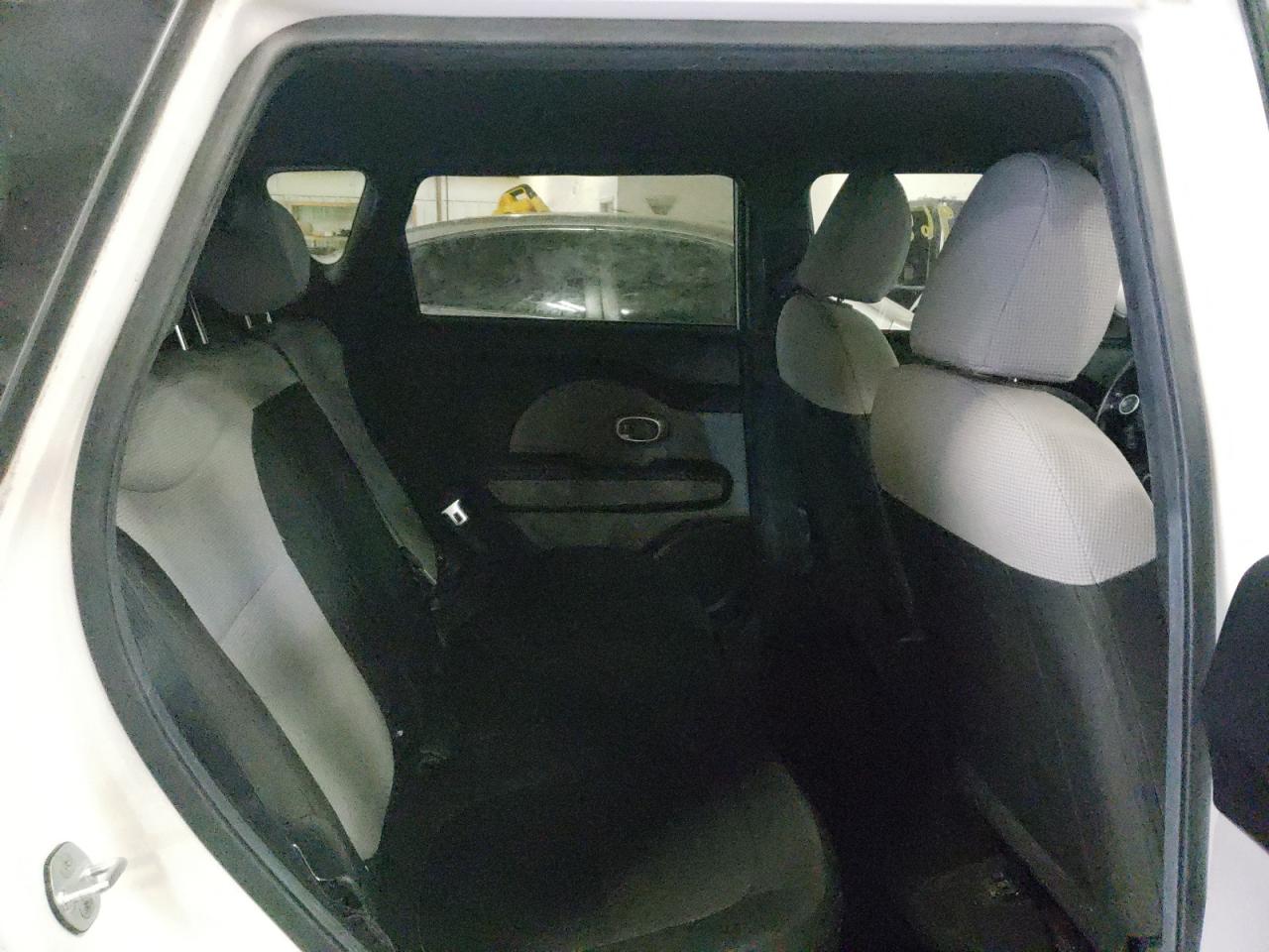 Photo 6 from auction – 2015 KIA SOUL with VIN KNDJN2A20F7213726