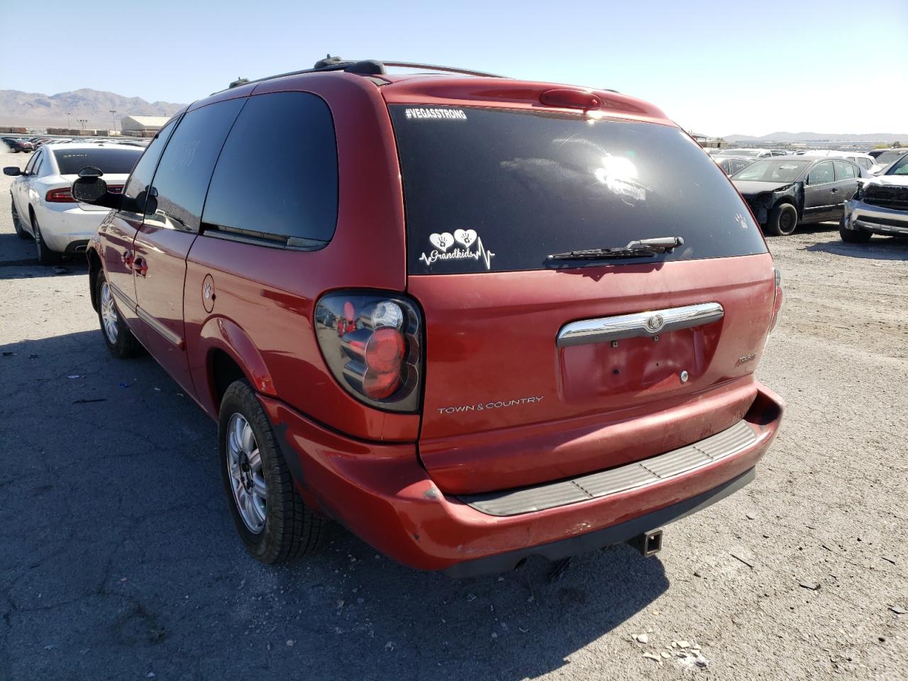 Photo 3 from auction – 2005 CHRYSLER TOWN & COU with VIN 2C4GP54L05R147024