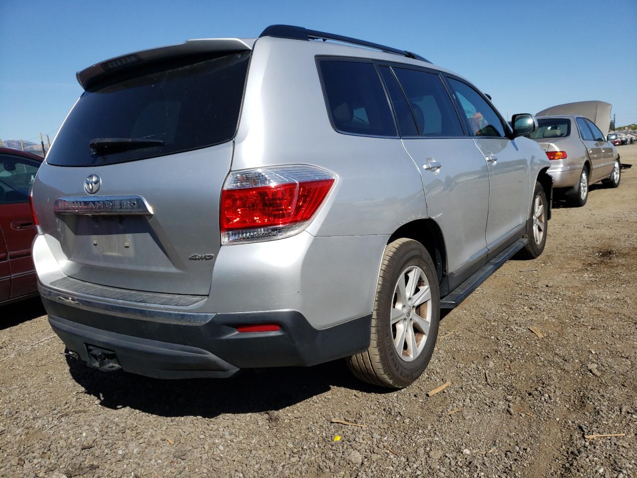 Photo 4 from auction – 2013 TOYOTA HIGHLANDER with VIN 5TDBK3EH0DS249355