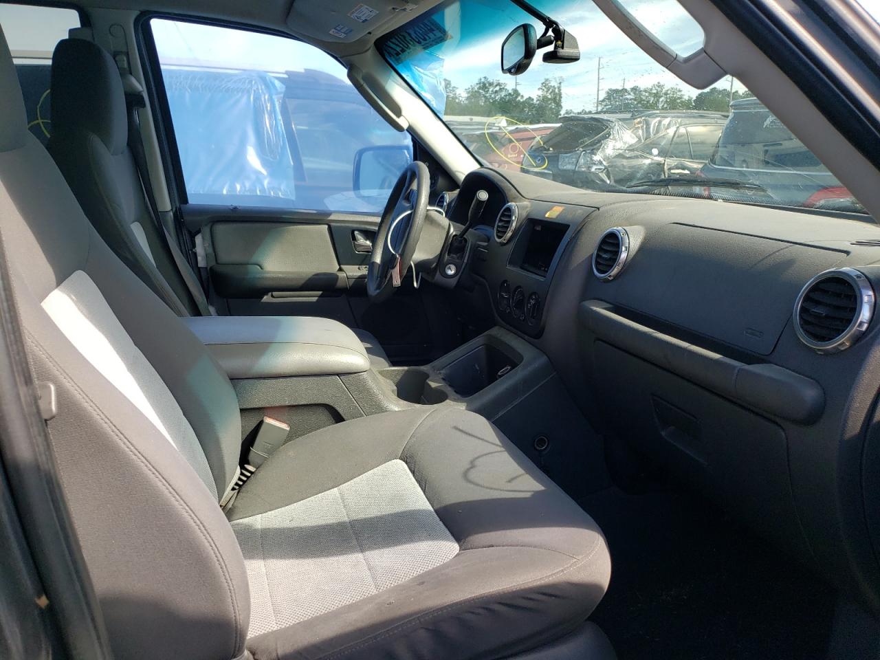Photo 5 from auction – 2003 FORD EXPEDITION with VIN 1FMRU15W53LB71730
