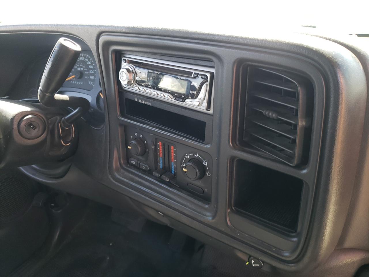 Photo 9 from auction – 2006 CHEVROLET SILVERADO with VIN 1GCEC19XX6Z234248