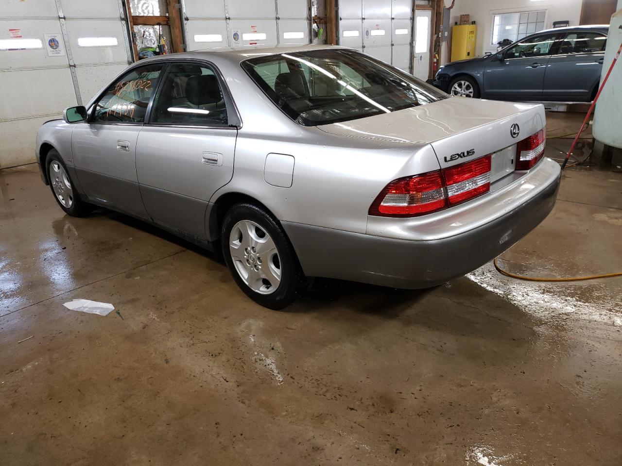 Photo 3 from auction – 2000 LEXUS ES 300 with VIN JT8BF28G2Y0278817