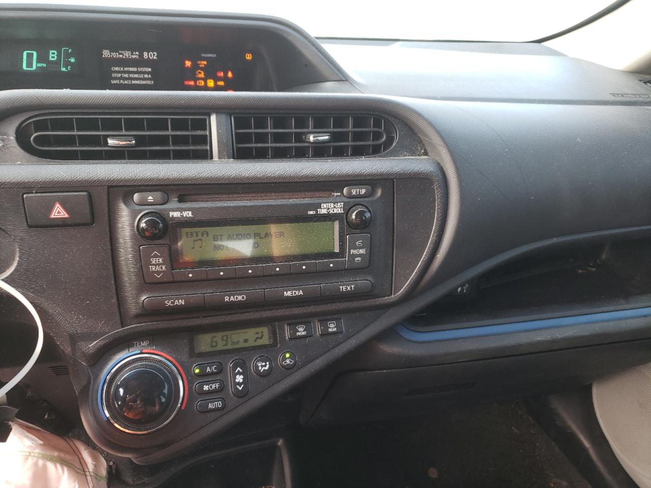 Photo 9 from auction – 2013 TOYOTA PRIUS C with VIN JTDKDTB37D1533131
