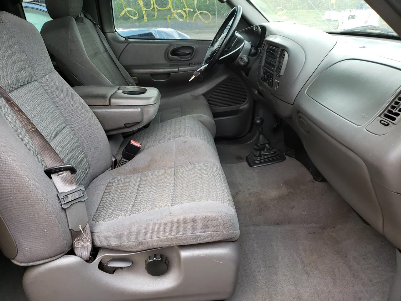 Photo 5 from auction – 2002 FORD F150 with VIN 1FTRX18W02NB67868